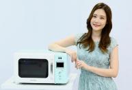 동부대우전자, 업계최초 충전용 USB 적용 전자레인지 출시