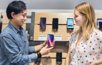 LG V30, 13일 버라이즌·AT&T 등 미국 5대 이동통신사 출시 완료