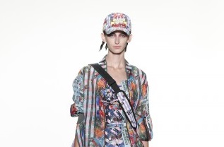 모자 브랜드 ‘타임슬립’, 디자이너 박윤희 ‘그리디어스’와 컬래버레이션 제품 공개