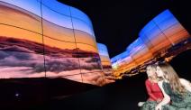 LG전자, ‘CES 2018’서 55형 곡면 올레드 246장으로 ‘올레드 협곡’ 설치