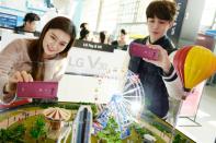 LG전자, 청량리역에 V30 체험존 설치