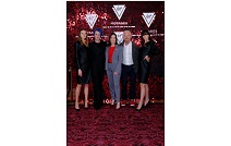 버진 보이지스, 런던 패션위크에서 디자이너 가레스 푸가 디자인한 최신 유행 유니폼 컬렉션 공개… 유명인도 함께 자리 빛내