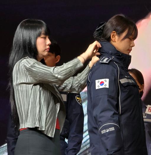 경찰 제복, 국민의 손으로 바꾼다