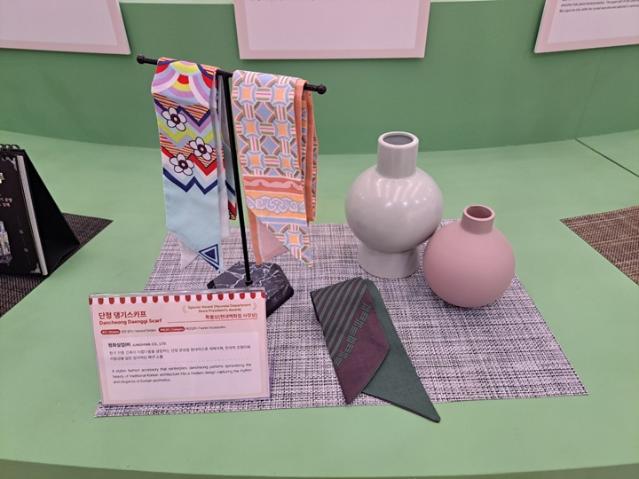 갓 모양 찻잔부터 조선왕실 와인마개…K-굿즈의 끝없는 진화