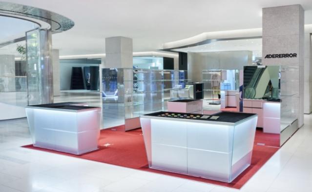 ‘아더에러 글라스샵 더현대 서울’ 오픈