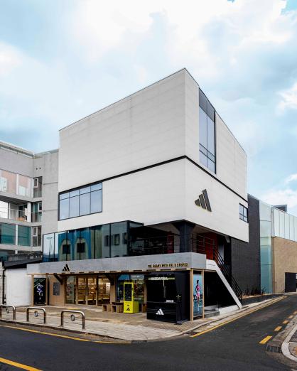 아디다스 ‘아디다스 퍼포먼스 서촌’ 팝업스토어 오픈