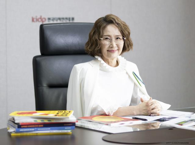 누구도 배제되지 않는 안전, 디자인이 만든다 - 강윤주 한국디자인진흥원장이 말하는 산업안전 컬러유니버설디자인(CUD). 월간안전보건 2026년 8월호