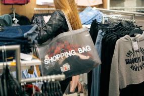 다시 쇼핑몰로 향하는 美 소비자들, 소매업계 회복 기대감 ‘껑충’