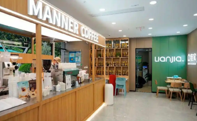 핸드폰 매장 안에도 쿠디커피가? '숍인숍 전략'이 유행하는 중국