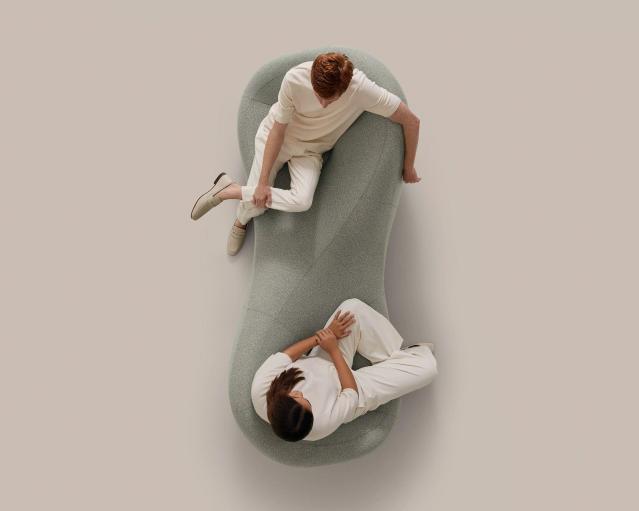 장 누벨(Jean Nouvel)은 코알레스(Coalesse)를 위해 “미니멀리즘과는 아무런 관련이 없다”고 말한 절제된 가구를 디자인했다.