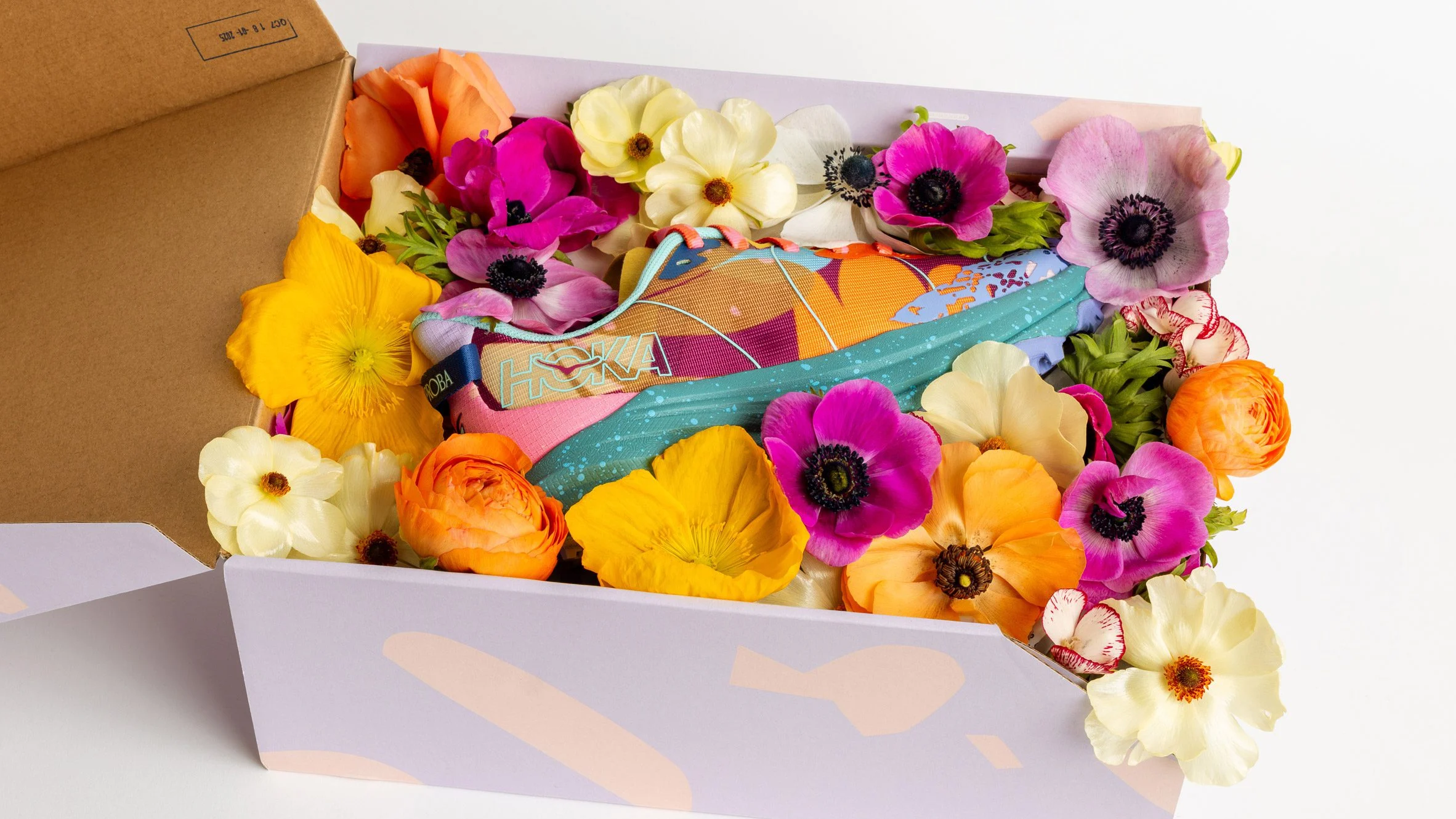 스튜디오 프로바(Studio Proba), 호카(Hoka)와 협업해 다채로운 스니커즈 시리즈 선보여