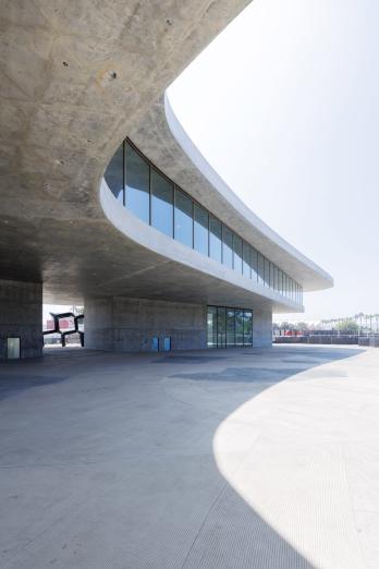 사진으로 공개된 페터 춤토어의 LACMA 미술관, 개관 앞두고 모습 드러나