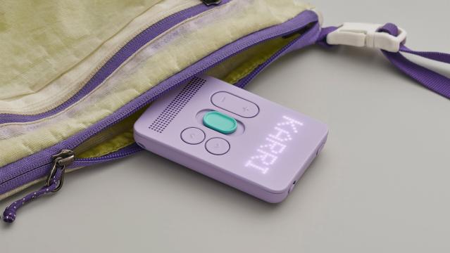 펜타그램(Pentagram), 어린이용 무화면 스마트폰 ‘캐리(Karri)’ 새롭게 디자인