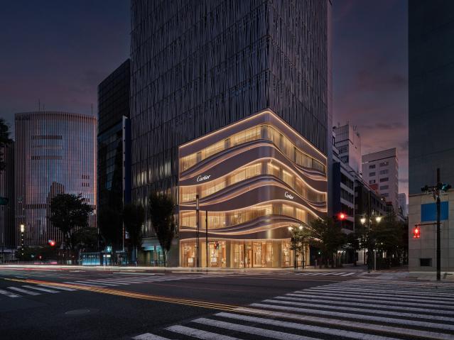 Cartier 긴자 파사드를 위해 알루미늄을 ‘비단처럼 흐르는 천’으로 형상화한 클라인 다이담의 디자인