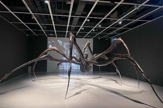 루이스 부르주아 전시 리뷰: ‘덧없고 영원한’ 조형 감각의 탐구