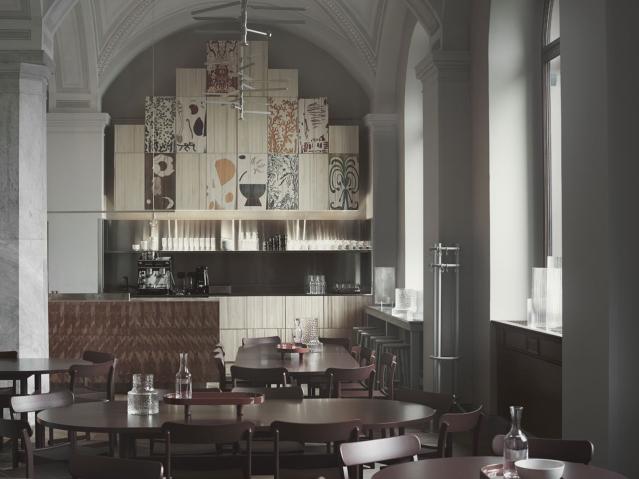 스톡홀름 디자인 여행의 필수 코스, 약 50명의 디자이너가 참여한 국립미술관 내부 카페의 NM& 컬렉션