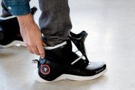 신발끈과 온도 자동 조절해주는 스마트 신발