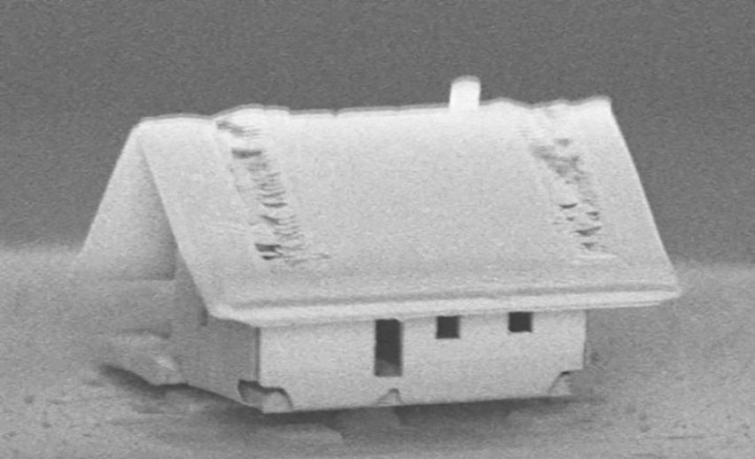 초미니 로봇, 세상에서 가장 작은 집 짓는다