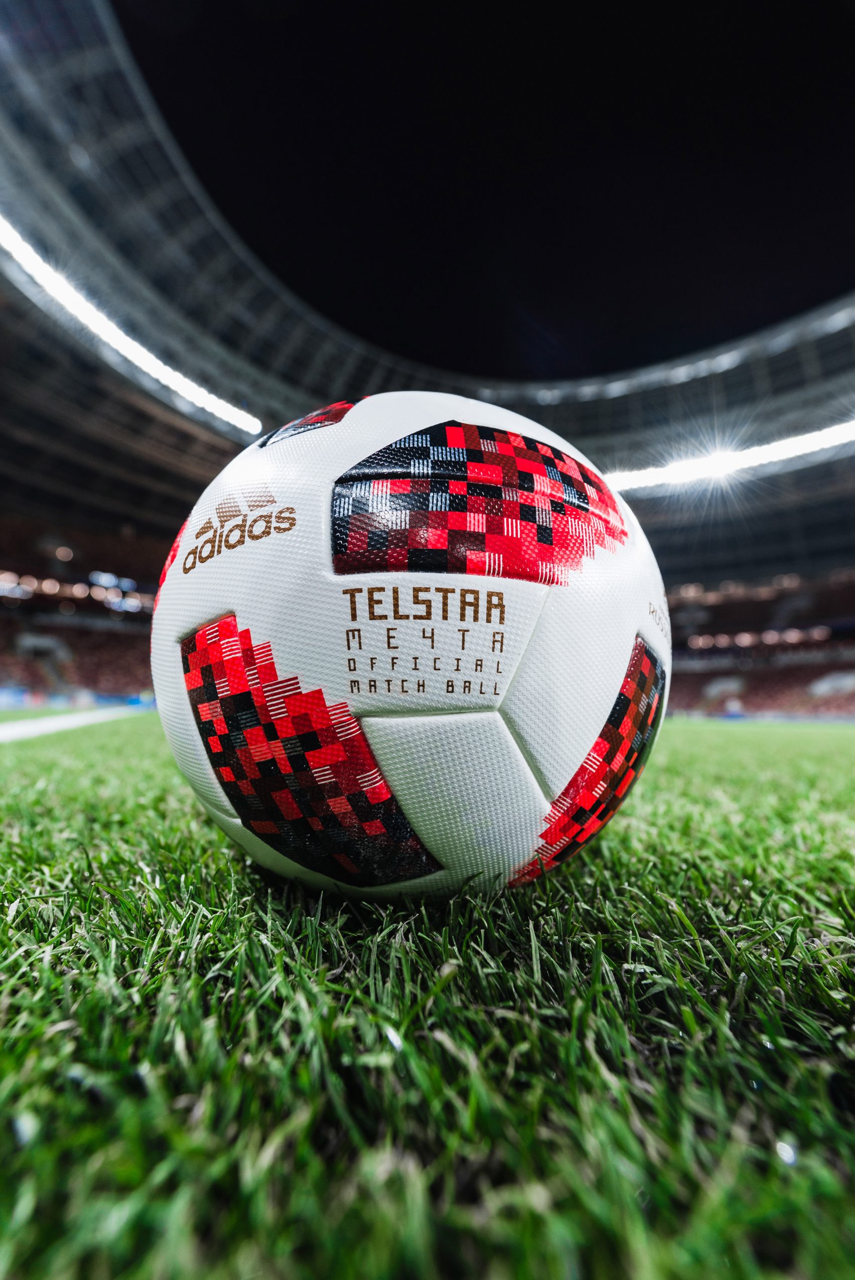 NFC칩 내장한 월드컵 공인구 텔스타 메치타