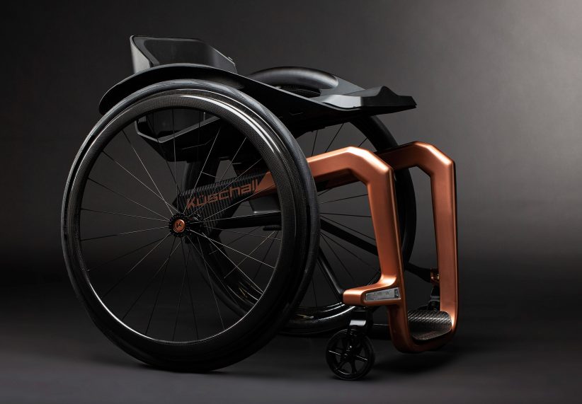 세상에서 가장 가볍고 튼튼한 그래핀 휠체어