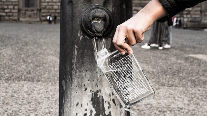 10개 도시 식수대위치 알려주는 리필용 물병 출시