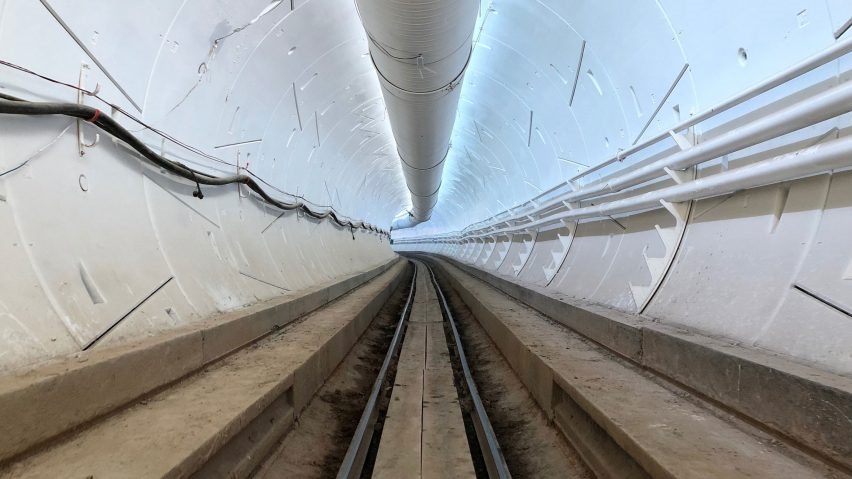 엘론 머스크, 초고속 지하터널 루프시스템 시범 공개