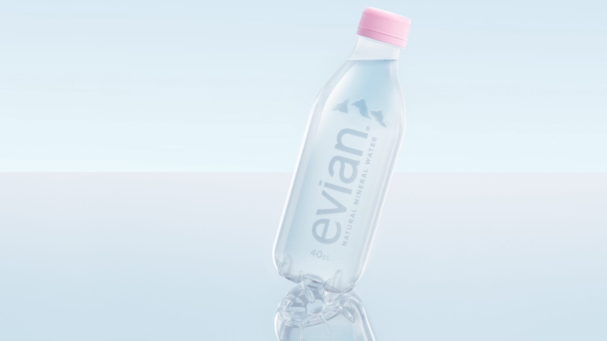 에비앙, 라벨없앤 재활용플라스틱 물병 출시